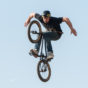 BMX dirt contest – No hander